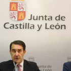 El consejero de Medio Ambiente, Vivienda y Ordenación del Territorio, Juan Carlos-Suárez Quiñones, durante la rueda de prensa. ICAL