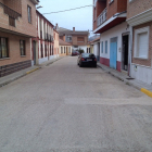 Calle de Pedrajas, donde se observan varios contadores en las fachadas. A.P.
