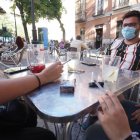 Gente fumando hoy en una terraza de Valladolid. MIGUEL ÁNGEL SANTOS / PHOTOGENIC