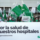 Profesionales de la salud de Castilla y León se concentran para denunciar los escasos medios en la Atención Especializada.- ICAL