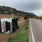 Fallece un camionero tras salirse de la vía y volcar en la CL-619 a la altura de Baltanás (Palencia). - ICAL