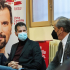 El candidato del PSOE a la Presidencia de la Junta, Luis Tudanca, visita Aranda de Duero (Burgos), donde se reúne con la Plataforma en Defensa de la Sanidad Pública y con sindicatos. -ICAL