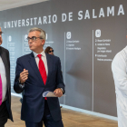 El consejero de Sanidad, Alejandro Vázquez, en el Hospital Universitario de Salamanca.-ICAL
