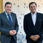 El consejero de Economía y Hacienda, Carlos Fernández Carriedo y el embajador de India en España, Dinesh K. Patnaik. - ICAL