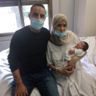 Mohamed y Rachida posan junto a su hija Sara.- E. M.