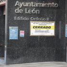 El edificio del Ayuntamiento de León, cerrado durante el estado de alarma.
