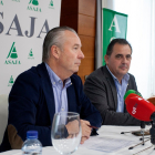 El presidente de Asaja Castilla y León, Donaciano Dujo, comparece junto al presidente de Asaja Salamanca, Juan Luis Delgado, para realizar un balance anual del sector agrario. -ICAL