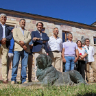 El consejero de Medio Ambiente, Juan Carlos Suárez-Quiñones, presenta la resolución de la convocatoria de subvenciones para las Reservas de la Biosfera de Castilla y León acompañado por alcaldes de la zona de Babia.- ICAL