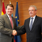 El presidente de la Junta de Castilla y León, Alfonso Fernández Mañueco, mantiene un encuentro con el embajador de la República de Eslovenia en España, Robert Krmelj. ICAL