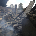 Vivienda destrozada y quemada en el incendio declarado en la Sierra de la Culebra.- ICAL