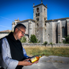 --------TOMÁS ALONSO--------
Licor Tizona en el Monasterio San Pedro de Cardeña con fray Jose Luis