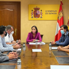 La ministra Reyes Maroto se reúne con representantes de LM en Ponferrada - ICAL