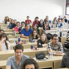 Estudiantes de Medicina, minutos antes del examen de MIR, en una imagen de archivo. - JOSE C. CASTILLO / PHOTOGENIC