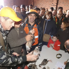 El cazador de Olmedo Gerardo Capa entregando su caza en uno de los provinciales celebrado en Valladolid. LDF