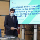 El consejero de Economía y Hacienda, Carlos Fernández Carriedo, presenta la ampliación de ayudas a nuevos sectores.- ICAL