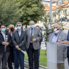 El alcalde de Salamanca, Carlos García Carbayo, participa en el homenaje a las personas mayores que han fallecido y han sufrido las consecuencias de la pandemia del coronavirus. - ICAL
