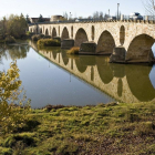 El Puente de Piedra de Zamora es uno de los cinco que atraviesan el río Duero a su paso por la capital zamorana. Durante siglos fue el único paso del río en la ciudad. - ICAL