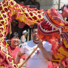 El Instituto Confucio de León organiza un desfile del dragón con danza por diversos puntos de la capital leonesa.- ICAL