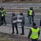 Tensión entre la Guardia Civil y manifestantes en la AP-1. El Correo de Burgos
