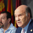 El presidente del Consejo de Colegios de Médicos de Castilla y León, José Luis Díaz Villarig, durante la rueda de prensa.- ICAL