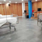 Camas instaladas ya en el salón de actos del hospital de Segovia.
