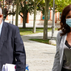 Francisco Igea y Ana Carlota Amigo, dirigiéndose a la comparecencia tras el Consejo de Gobierno. ICAL