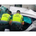 Tráfico atiende el accidente del coche arrollado por un tren en Lugo donde ha fallecido un joven de 21 años de León.- EUROPA PRESS