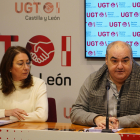 Tomás Pérez, secretario general de UGT SP CyL, y Esther Valdunciel, responsable de Enseñanza Privada, en la presentación de la campaña en defensa de los trabajadores de atención a la discapacidad - ICAL