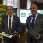 El director de Caja Rural, Cirpriano García, y el Presidente de Caja Rural, Nicanor Santos, presentan el balance y la cuenta de pérdidas y ganancias del ejercicio de 2019. - ICAL