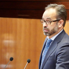 Intervención del procurador de Vox, Jesús García Conde, en el hemiciclo.- ICAL