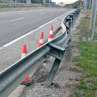 Barrera de contención deformada por un impacto en una de las carreteras. E.M.