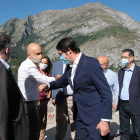 El consejero de Fomento y Medio Ambiente Suárez-Quiñones y el secretario de Medio Ambiente Hugo Morán visitan el Centro de Visitantes de "La Fonseya" en los Picos de Europa. - ICAL