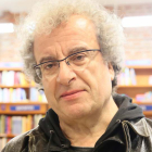 El escritor y periodista José María Calleja presenta "La violencia como noticia"en la librería Oletum en Valladolid. -E.M.