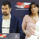 Luis Tudanca y Ana Sánchez, durante la rueda de prensa.- ICAL
