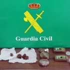 La Guarcia Civil detiene en El Espinar (Segovia) un hombre que portaba 495 gramos en varias tabletas de hachís adheridos a su cuerpo.- ICAL.