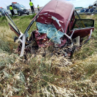 Estado de la furgoneta que colisionó con un vehículo en Rapariegos (Segovia), cuya conductora de 28 años falleció. -BOMBEROS DIPUTACIÓN VALLADOLID