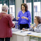 Una mujer ejerce su derecho al voto en la ciudad de Segovia. ICAL