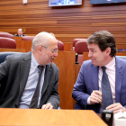 Igea y Mañueco conversan durante el Plano. | ICAL