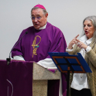 El obispo de León, Luis Ángel de las Heras, preside una misa en la
parroquia de Nuestra Madre del Buen Consejo con intérprete en lengua de signos - ICAL