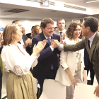 Mañueco felicita a Moreno por su victoria electoral en Andalucía durante la Junta Directiva Nacional del PP.- ICAL