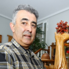 José Pérez, artesano de la madera del municipio berciano de Cabañas Raras (León).- ICAL