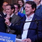Jesús Julio Carnero, Conrado Íscar y Alfonso Fernández Mañueco, en la noche electoral en Valladolid.-ICAL