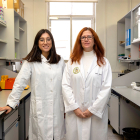 Lucía Álvarez y Laura Senovilla en el Instituto de Biomedicina y Genética Molecular de Valladolid. PHOTOGENIC