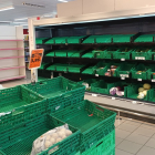 Estantes vacíos en el supermercado DIA de Aranda de Duero, en Burgos. ECB
