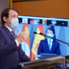 El presidente de la Junta de Castilla y León, Alfonso Fernández Mañueco, ofrece una rueda de prensa telemática para presentar las mejoras en el sistema de atención a la dependencia de la Comunidad.- ICAL