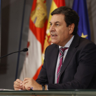 El portavoz de la Junta, Carlos Fernández Carriedo, durante la rueda de prensa.- ICAL