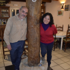 Pedro Prieto y Celia Villa en el jardín de los Jerónimos, en La Tuda, localidad sayaguesa en Zamora.- ARGICOMUNICACIÓN