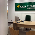 Interior de la nueva sucursal de Caja Rural en Zamora.-ICAL