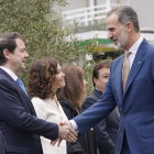 Alfonso Fernández Mañueco saluda al Rey Felipe VI, antes de la Conferencia de Presidentes en La Palma. ICAL