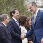 Alfonso Fernández Mañueco saluda a Su Majestad el Rey don Felipe.- ICAL